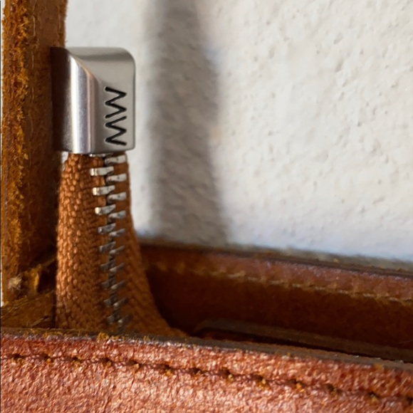 Most Wanted USA The Classic Carryall Leather Cross - Picture 4 of 17